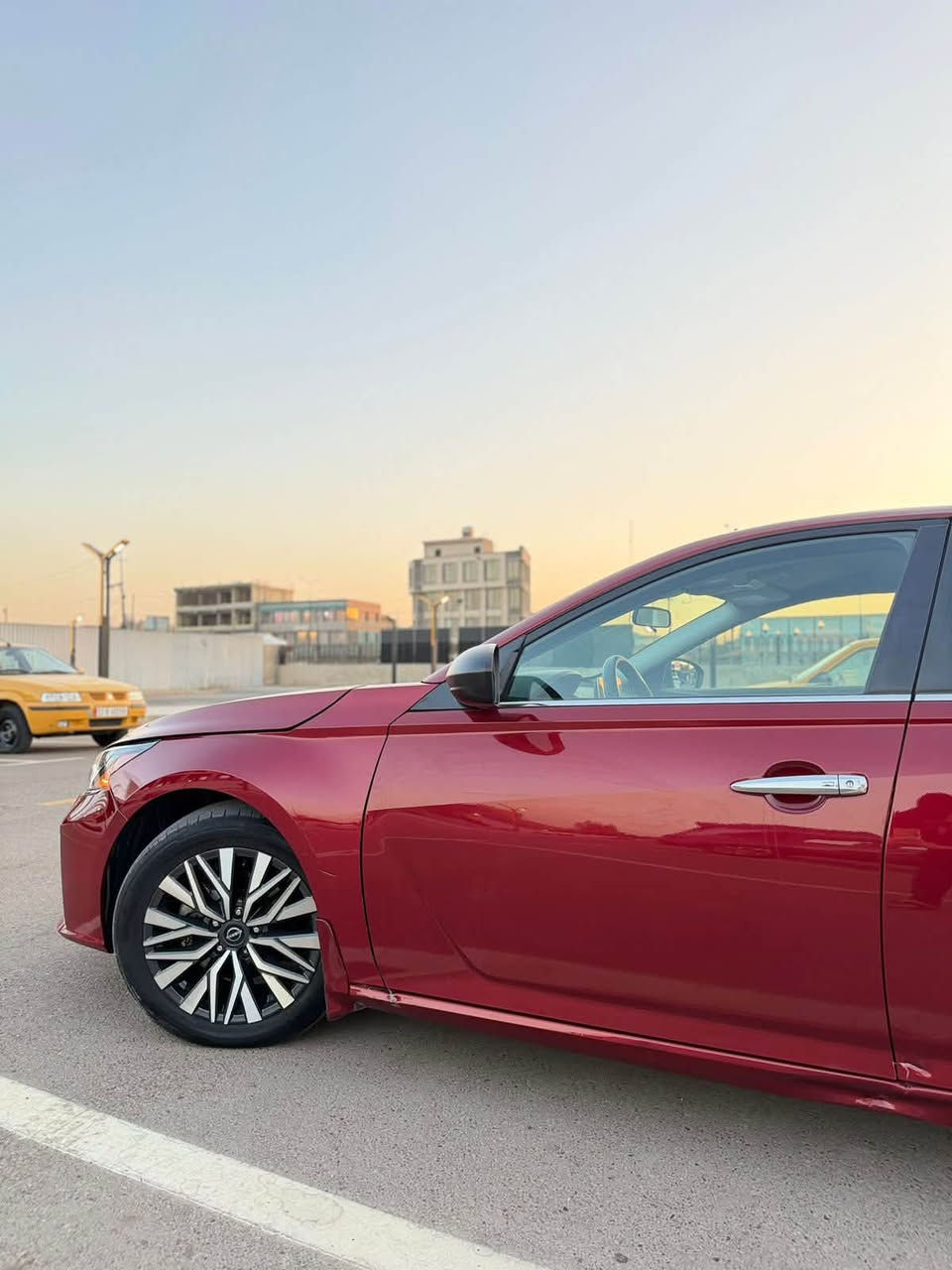 2024 Nissan altima sv 
٢٠٢٤ نيسان التيما 
ماشية 21 الف ميل 
ضرر السيارة جاملغات ثنين وبنيد مبدلات نفس اللون بدون صبغ والدعامية الامامية البلادية مال سيارة ضرر سطحي 
بدون اي دواخل بدون شاصي بدون لغد حتى راديتر بلادي
بيها رصعات بمقدمة القمارة وبالباب الامامي الجهة اليمين بالنقل
ايرباك ستيرن
دخول جديد 
رقم اربيل 
محرك 2500
شاشة كبيرة 
كامرة خلفية
حساسات خلفية
رادار امامي وجانبي وخلفي 
تحديد مسار 
مثبت سرعة
نقط عمياء 
لايتات امامية زنون و led نهاري
كشن كهرباء
ويل كب حجم ١٧ 
دكمة سبورت بالكير 
منافذ شحن امامية خلفية 

السعر 13.800$ وبيها مجال بسيط جداً 
***********

