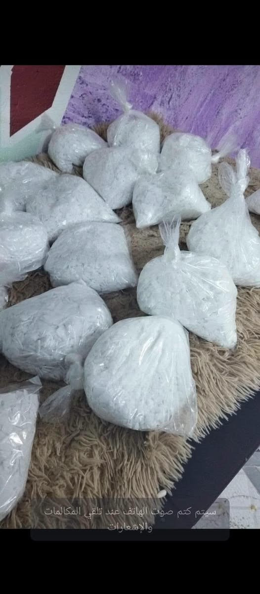 متوفر يمي بطش الاصلي مزيل دهون الخارق بنات نضفو مطابخكم قبل المدارس 

كيلو البطش ب ٨ توصيل الفين 

رقم الحجز وتساب ***********

نص مكتوب في الصور:
- سيتم كتم صوت الهاتف عند تلقي المكالمات والإشعارات