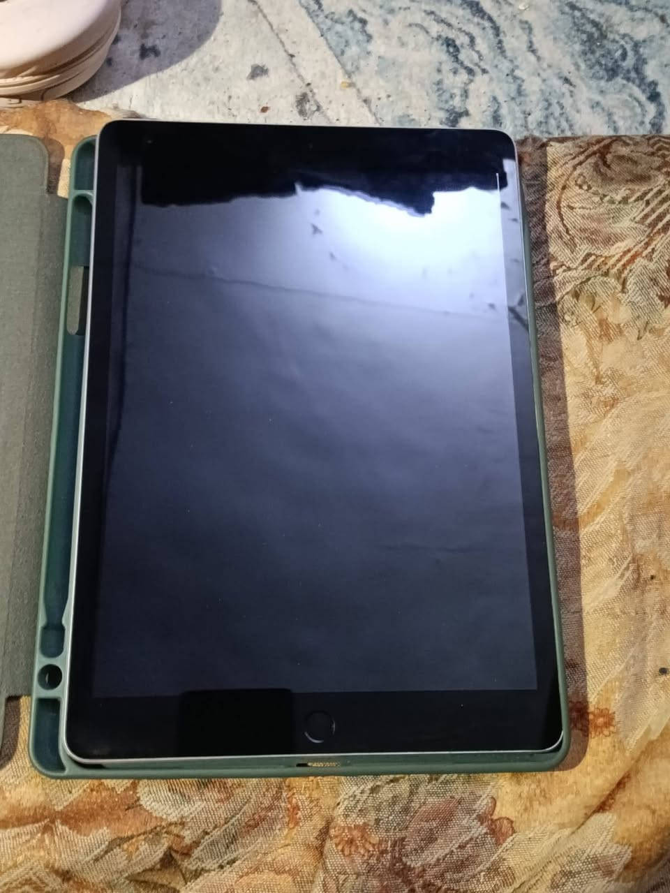 سلام عليكم ايباد 9 ذاكره 64 جهاز نضيف بشكل شاصي نضيف ومابي مشكله بي بس خط بشاشه مثل ماموضح بل صوره الجهاز كامل ملحقات كارتون وشاحنه سعر 150 تواصل رقم بس ***********
