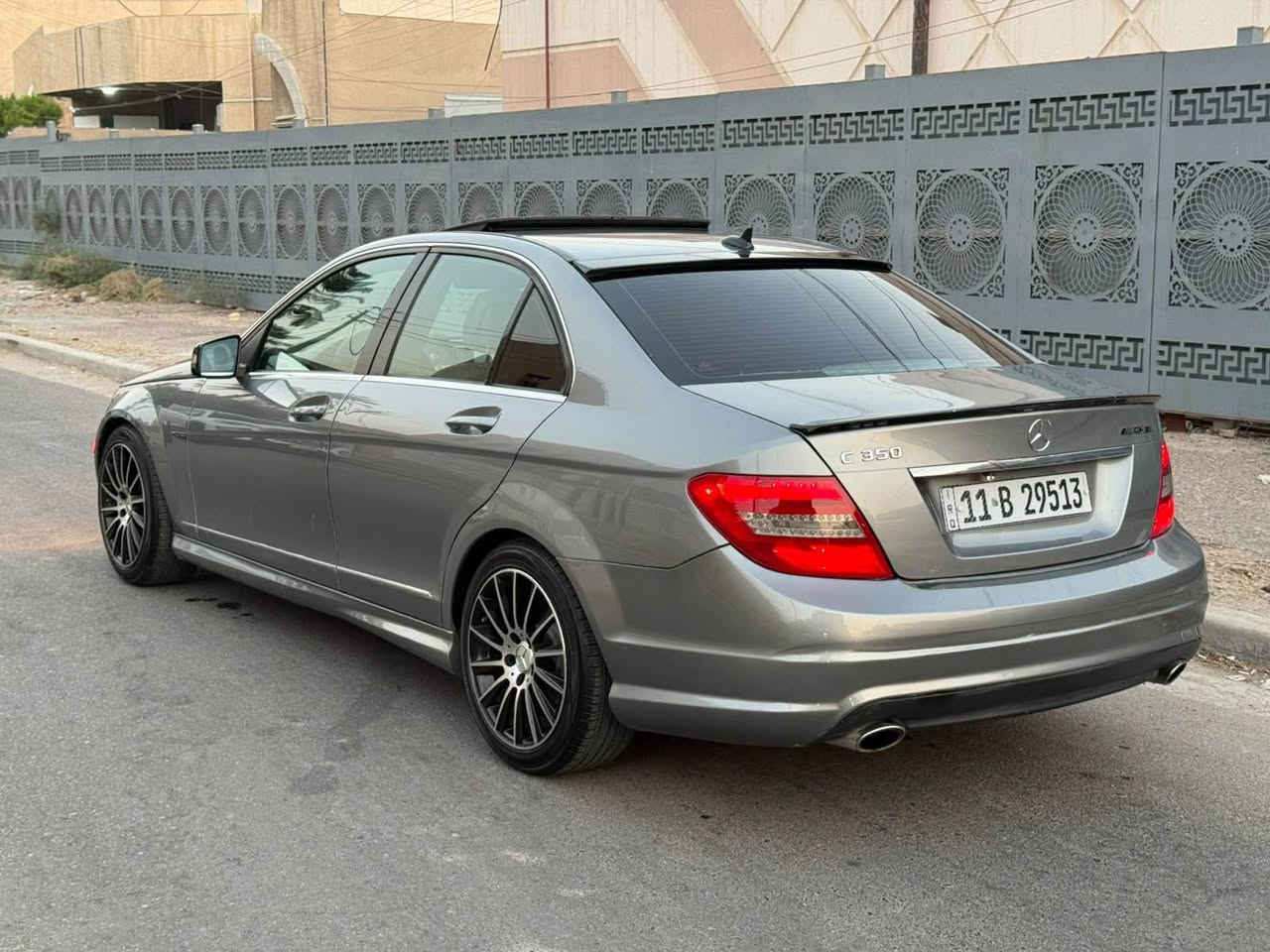 مرسيدس C350 موديل 2008 محرك 6 سلندر البلاد حجم 3500 السياره بيها كت C63 ,, وارد امريكي صبغ قطعتين الجاملغات الخلفيه بدون دواخل وقطعتين كلير فقط البوب الخلفيه توحيد لون ،، بقيه السياره كفاله ،، محرك وكير مبدلات جدد مال وارد ،، صدر كله جديد ،، تبريد ثلج ،، المواصفات فول ،، السياره جاهزه من كل النواحي ،، رقم بغداد دولي وبأسمي المكان بغداد اليرموك 4 شوارع ،، السعر 110 ورقه *********** بغداد, العراق
