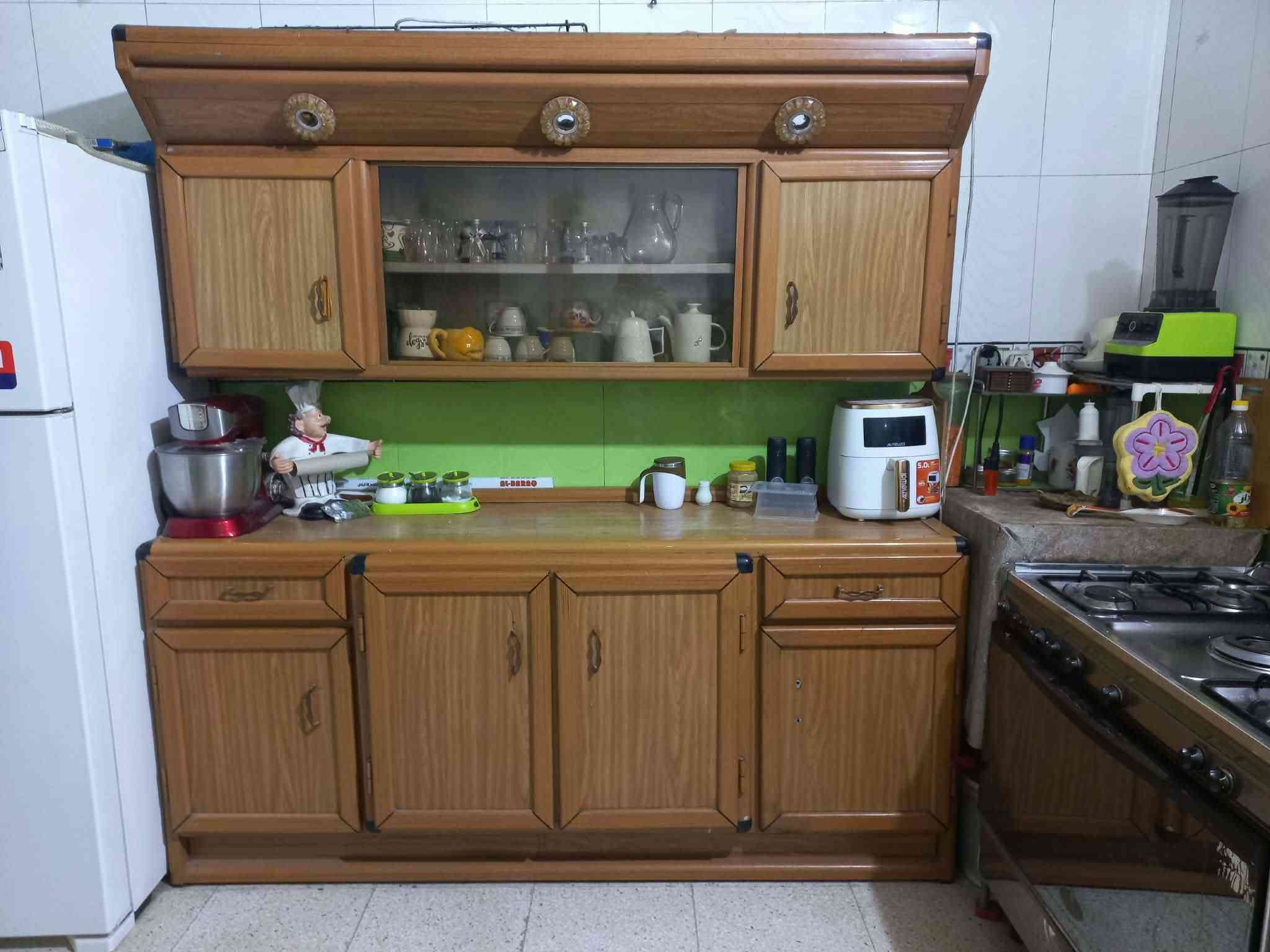 السلام عليكم 
 عندي طباخ كريازي مصري باب اول نظيف وشغال العيون
والفرن كذلك مع كامل ملحقاته 350
كاونتر ألمنيوم طوله مترتين مع ملحق مترتين مع سنك متر
وعشرين سعر 300
بوري ماء حديد بحاله ممتازه عدد 3 طول كل بوري 6 متر وعدد
3 طول كل بوري 1 متر سعر 30
شفاط بلازما ١٥٠
***********
