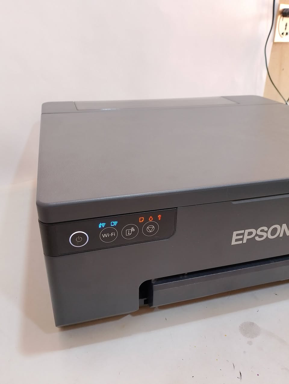 طابعة ابسون L8050 حرارية عاطلة
طابعة ابسون L8050 حرارية عاطلة للبيع على وضعها ماخذها من شركة التينة نظيفة كلش دزيتها الهم كالو يحتاجله تبديل هيد الي تفيده ابيعها على وضعها ب100 الف وبيها مجال 

متوفر توصيل لجميع المحافظات 

للاستفسار خاص او اتصال
***********

نص مكتوب في الصور:
- EPSON Status Monitor 3 : EPSON L8050 Series EPSON 031006 1. إلغاء كل مهام الطباعة. 2. افتح غطاء الطابعة وأزل أي ورق محصور. 3. أغلق الغطاء وأوقف التشغيل ثم أعد التشغيل مرة أخرى. الدعم مستويات الحبر التقريبية للتأكد الحبر الفعلي المتبقي، افحص بحاسة عينيك مستويات الحبر الموجودة في جميع خزانات الحبر الموجودة بالطابعة. قد تتلف الطابعة إذا تم استخدامها الفترة وممتدة عندما يكون مستوى الحبر دون الخط الموضح على الحبر. رموز الحبر أرجواني فاتح أصفر سماوي سماوي فاتح سماوي فاتح أسود 057 057 057 057 057 057 فترة الخدمة لصندوق الصيانة 09345 OK Cancel Help