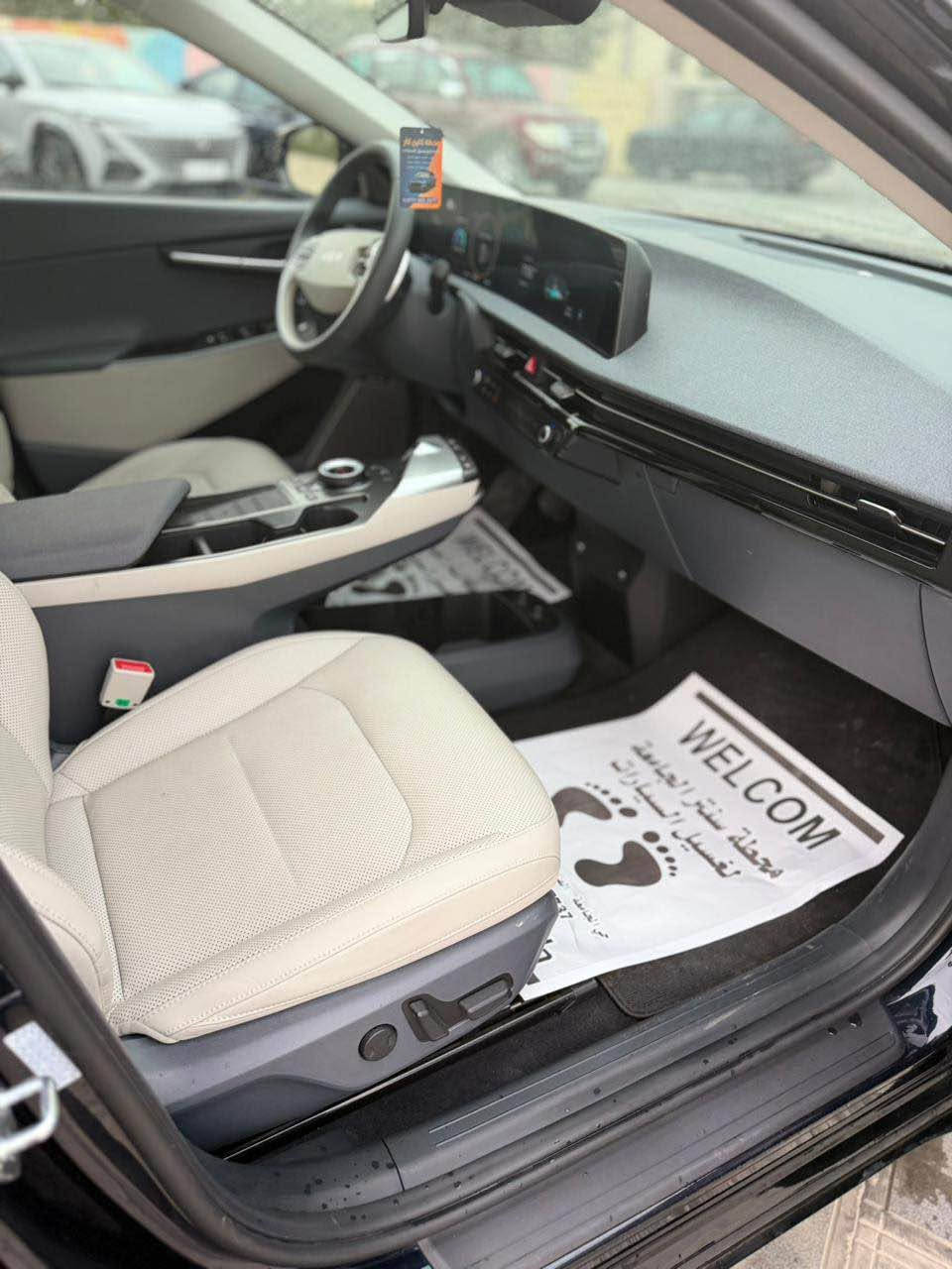 للبيع | Kia EV6 2024 ⚡️🔥

▪️ الموديل: 2024
▪️ كهربائية بالكامل ⚡️
▪️ دبل ماطور AWD
▪️ المدى: يصل إلى 600 كم 🔋
▪️ البطارية: 77.4 kWh
▪️ القوة: 320 حصان
▪️ العزم: 605 نيوتن متر

⭐️ المواصفات:

▪️ فول أوبشن
▪️ كشنات جلد أبيض
▪️ كشنات كهربائية
▪️ تدفئة وتبريد الكشنات ❄️🔥
▪️ ذاكرة كشن السائق
▪️ Head-Up Display (داته شو)
▪️ كاميرات 360 درجة
▪️ حساسات أمامية وخلفية
▪️ شاشة وسطية + شاشة عدادات رقمية
▪️ Apple CarPlay / Android Auto
▪️ شحن لاسلكي للموبايل
▪️ نظام صوت Meridian 🔊
▪️ دركسون مدفأ
▪️ مثبت سرعة متكيف
▪️ Blind Spot
▪️ دخول وتشغيل بدون مفتاح
▪️ إضاءة LED
▪️ مرايا كهربائية

📍 مرقمة أربيل
⚡️ سيارة كهربائية فخمة، دبل ماطور، فول مواصفات
📞 الاستفار ***********
كلين ايرباك سليم حادثها راس البونيد شبر فقط صور الحادث مرفوعه بالمنشور ماشيه 800 الف
السعر 195 مجال أربيل, العراق
