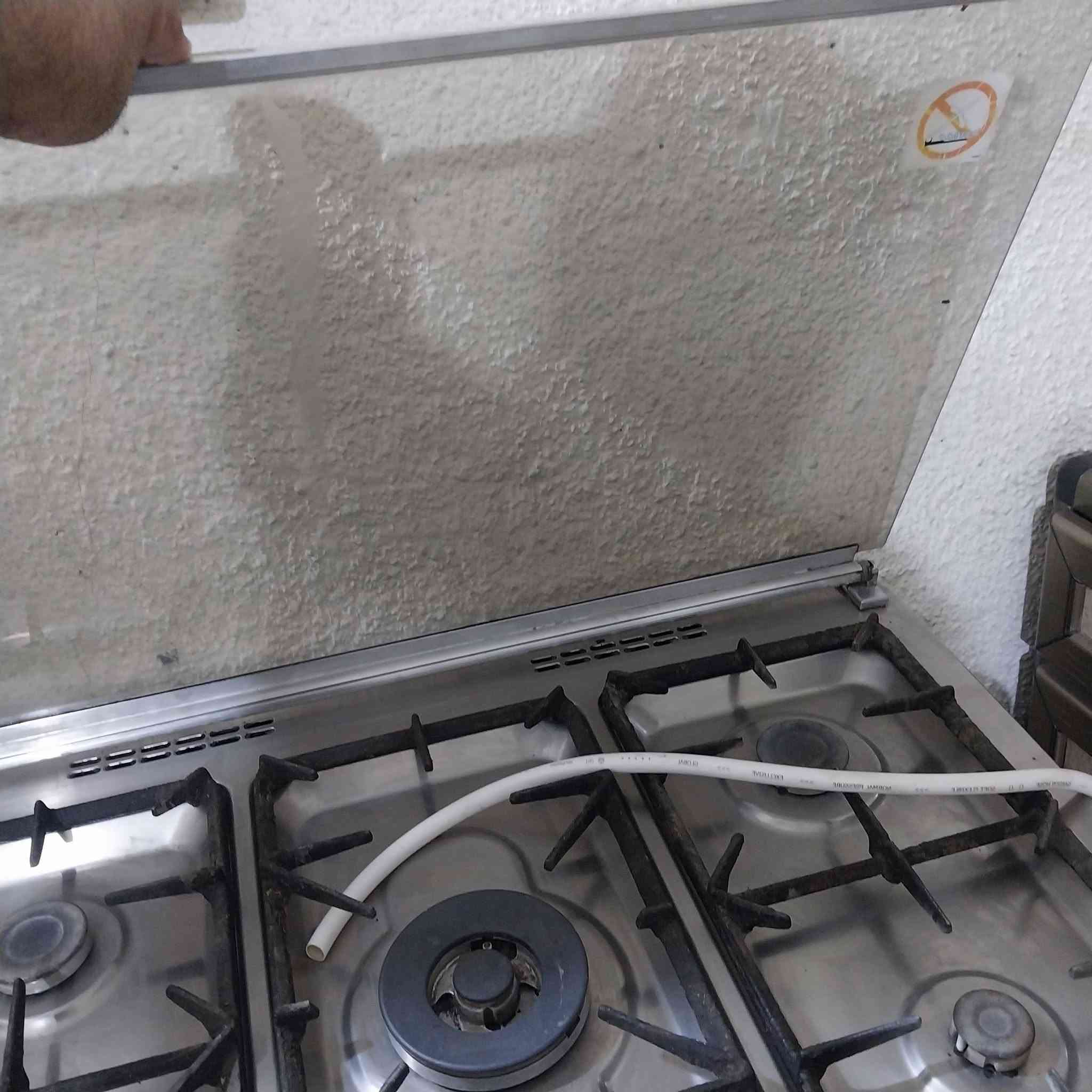 سلام عليكم عندي طباخ للبيع نظيف كلش بس مستعمل على فحص شغال يحب يتصل على هذا رقم *********** مكاني بغداد البياع شارع شهداء  صور طباخ هسه

