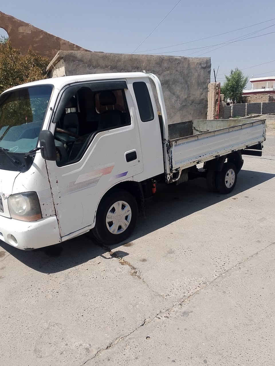 السلام عليكم كيه ام عيون للبيع موديل 2002محرك گير اكسن شرط السيارة ماناقصهة أي شي السعر 31وبيها مجال شي قليل الاتصال على هاذا الرقم ***********
