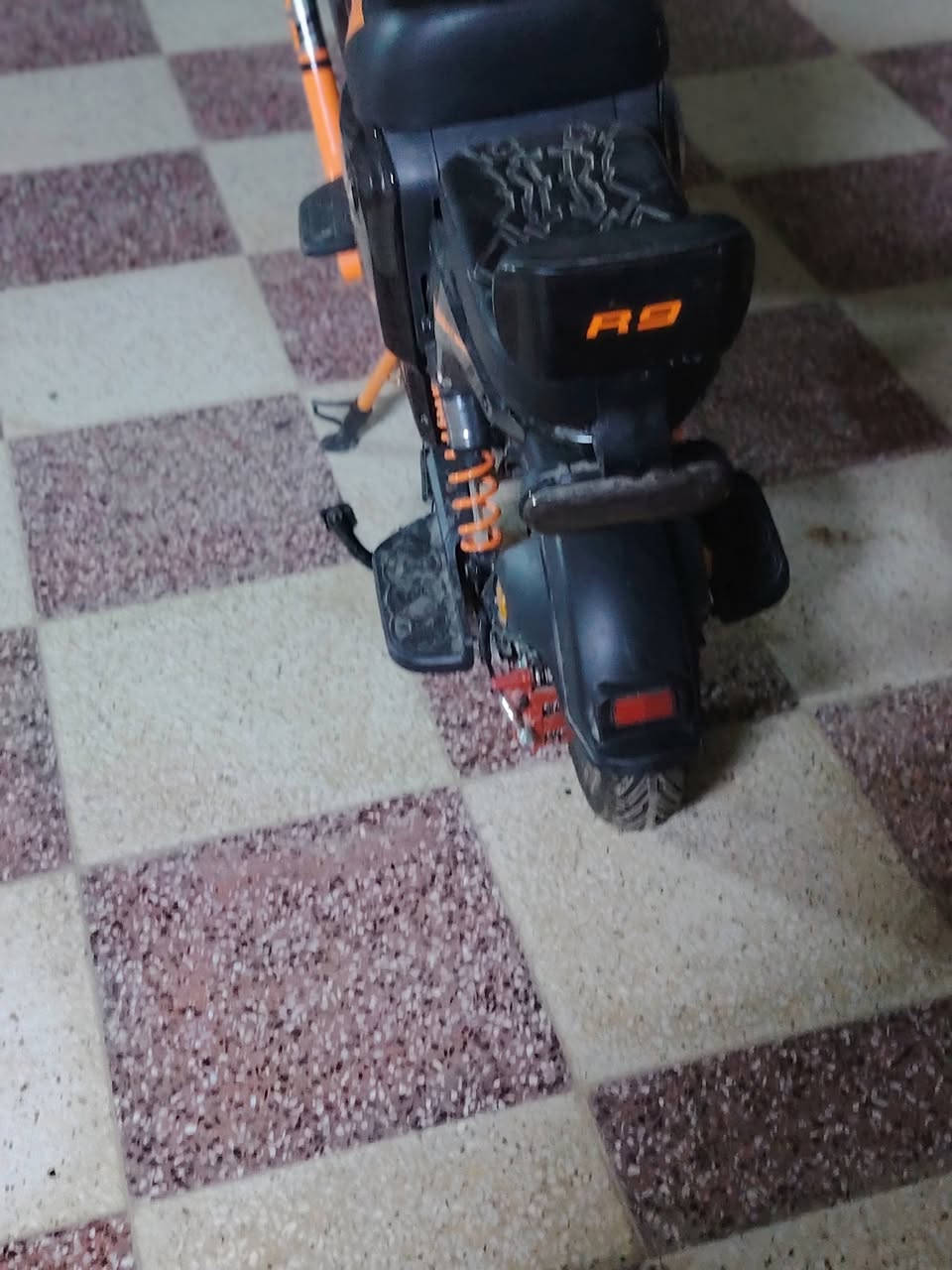 دراجه 9k نضيفه استخدام شهر بصمه ثنين كارتات للتشغيل وثنين اسويجات  للبيع اب قضاء الحله السعر خاص الرقمم ***********
