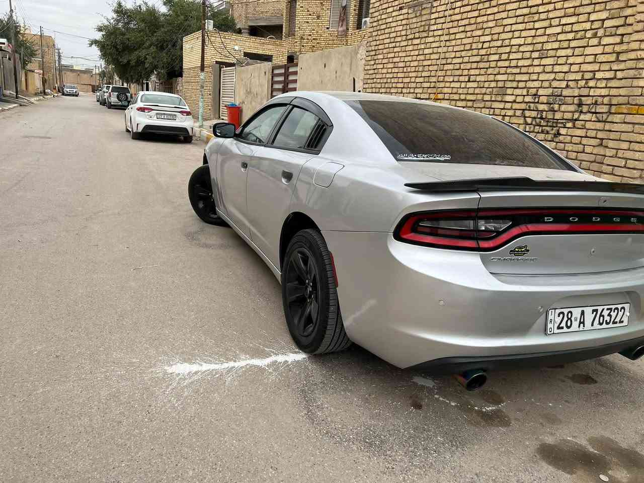 السلام عليكم 
جارجر 2016 اصل بوليسي مكينه 3600 كير تعليك 1000 تو ويل كفاله من الكص والكلبه والتجيه  فقط صبغ حزام بسبب الجراد حادثه جاملغ وبنيد رقم انكليزي دولي بسمي سنويه جديده تحويل مباشر جاهزه من كلشي مكينه كير تبريد حداديه تخم تاير ويل sxt مامشتغله خط ماشيه 160 مكان السياره ناصريه مركز سعرها ١٣٥ وبيه مجال ***********
