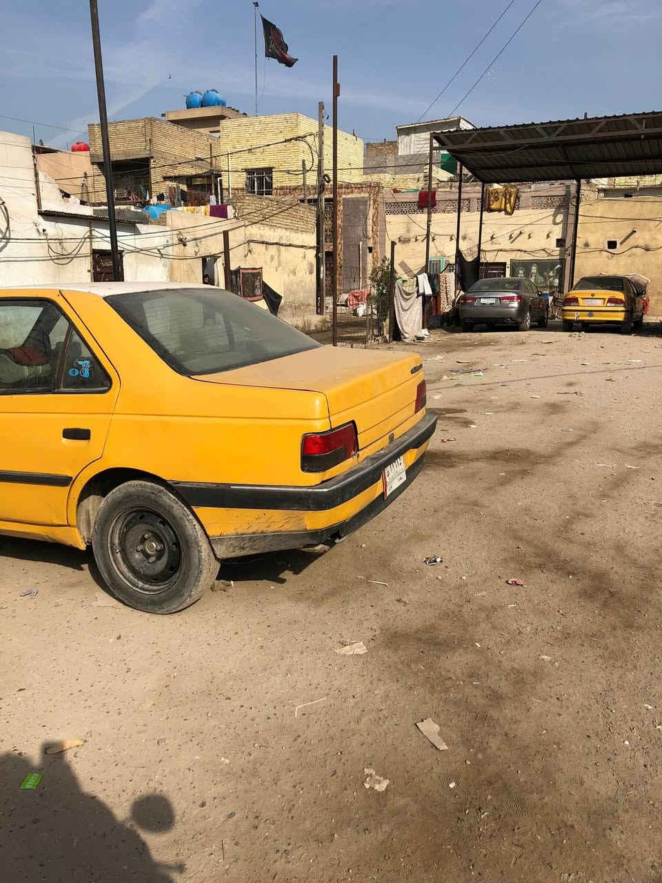 سلام عليكم بيجو405البيع سياره بيه كير ومكينه كورلا بكاجو تبريد شغال سياره خير من الله سنويه صاقطه عليه غرامه 100الف وهيئه 150الف تاخذ تحويل صافي موديل 2010سعر 20$وبيه مجال***********
