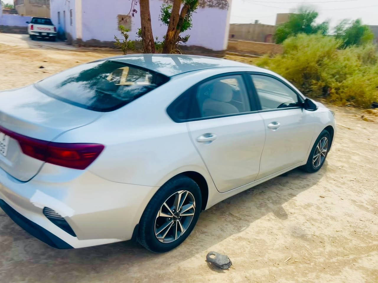 سيراتو البيع موديل 24 كفاله عامه نص فول تبريد قطعتين سبير ما نازل  ماشيه 70 الف رقم شهداء بسمنه مكان سياره السماوه الخضر ***********
