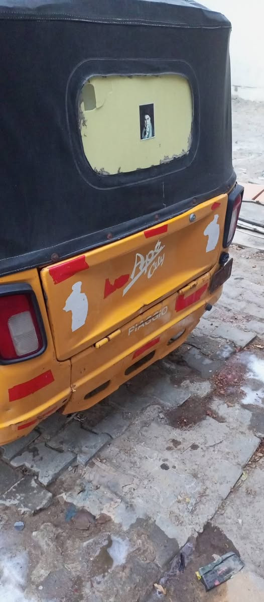 بياجو 19محرك كفاله تيفي اس كفاله  مكنه وبدي   التكتك مال جناي ما متعوبه.   كهربائيات  كله شغاله.ريده 3200  بدي كفاله من الضربه والصبغ. ماشين بل معامله مال رقم واصله للبصمه ساكن بصره تنومه   رقمي ***********
