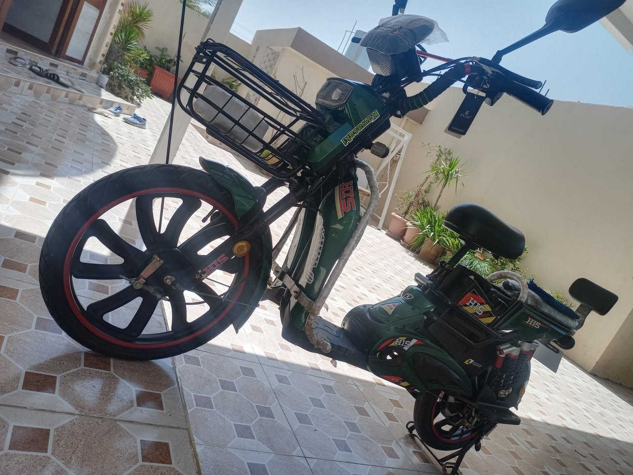 سلام عليكم دراجه شحن اي عيب مابي تايرات جديد بلادي بطاريات مابيهن اي عيب بلادي سعر 250 بي مجال شي قليل للإستفسار الاتصال على الرقم (***********)
