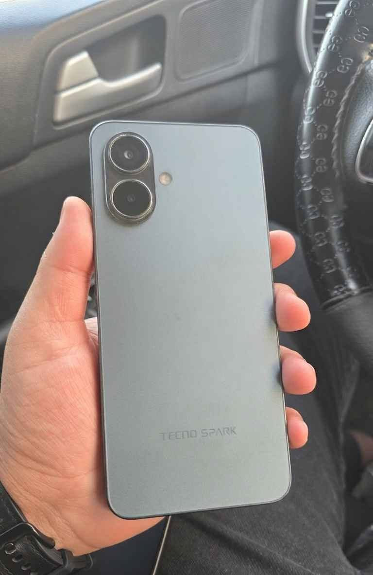 للبيع | TECNO SPARK GO 2 ✨
🔥 الجهاز جديد ونظيف جدًا، .
✅ شاشة 6.67 إنج HD+ بمعدل تحديث 120Hz. ✅ معالج Unisoc T7250 يقدم أداء ممتاز للاستخدام اليومي. ✅ كاميرا خلفية 13MP. ✅ كاميرا أمامية 8MP. ✅ فلاش أمامي للتصوير والإشعارات ✨. ✅ بطارية 5000mAh تدوم طوال اليوم. ✅ شحن سريع 15W بمنفذ Type-C. ✅ بصمة جانبية + فتح بالقفل بالوجه. ✅ سماعات ستيريو بصوت DTS. ✅ يدعم شريحتين + ذاكرة خارجية. �
💰 السعر: 110,000 دينار عراقي فقط.
📩 للاستفسار أو الحجز راسلني على الخاص، والبيع للأسرع.
**فرصة ممتازة للي يريد جهاز حديث، نظيف، وسعره مناسب. 
متوفر توصيل لكل محافظات العراق 
للتواصل *********** بغداد, العراق
