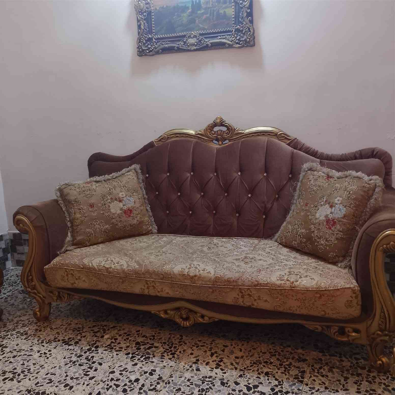 تخم خشب زان مصري نظافته ميه بل ميه 10مقاعد 4كراسي وثنين قنفات السعر600وبي مجال للاستفسار واتساب
***********
