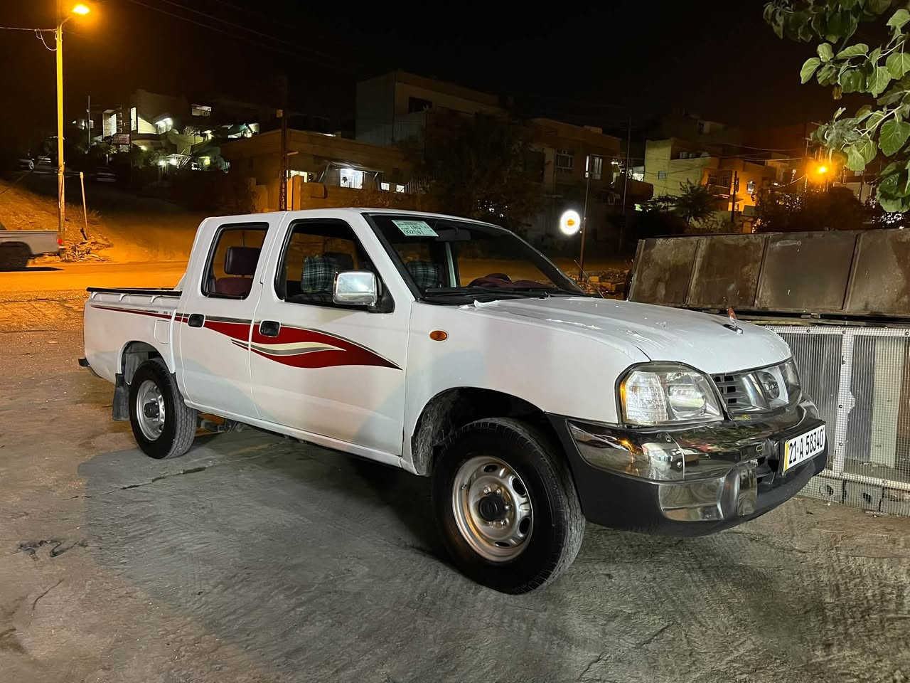 نێسان پیکاب 2011تایلەن سەنە وێ و ژینگەی تازەیە تایە ی لۆکە گیڕو مەکینیە بەشەرت چوار پارچەێ بۆیاخە قرچێکی پێشی هە یە سە یارە کە زۆر جایزە مەزبووتە سعری 105گە لا معامە لەیە کی  براێانە ***********
