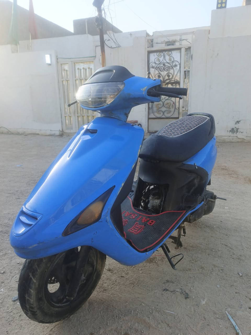 فراشه فحل دراجه نضيفه ما ناقصه اي شي شغل واطلع مكينه مفتوحه على ايدي  قبل شهرين سعره 300 وبيه مجال حك الجيه متوفر ماسنجر رقمي ***********,
