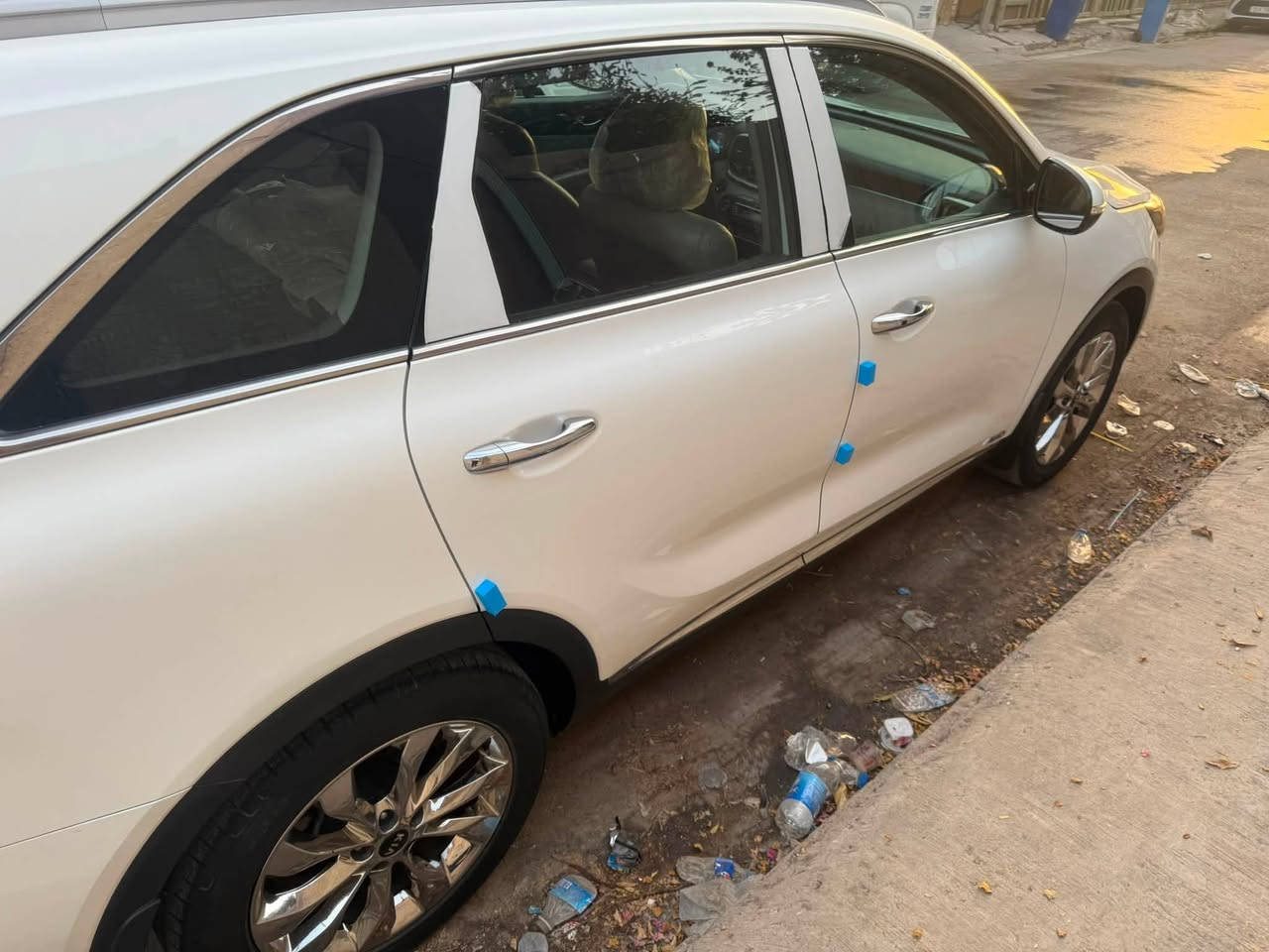 سلام عليكم سورنتو موديل 19 فول مواصفات رايده 230 وبيه مجال قليل بيه بارد بلحافه بلباب مال لسايق واصوره موجوده *********** لسياره بسمي
