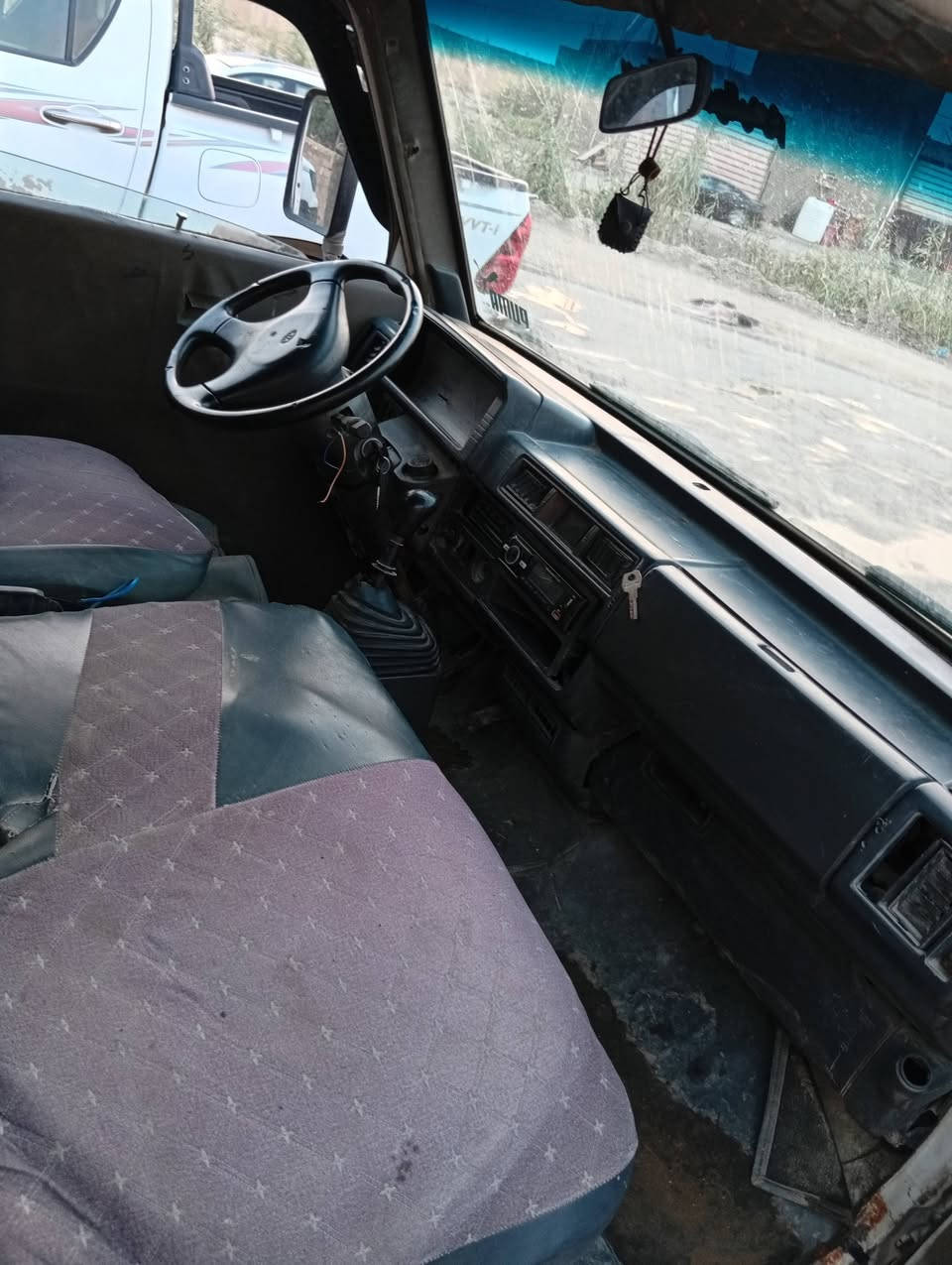 السلام عليكم كيا للبيع موديل 95 رقم واسط تحويل مباشر رقم الشاطئ واضح سياره نظيفه خير من بيها شويه قياسات سنويه ساقطه السعر ***********

