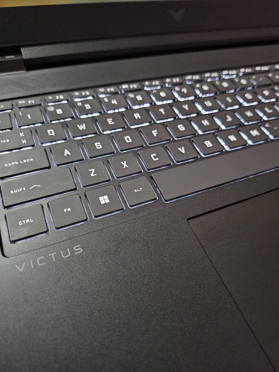 السلام عليكم 
لابتوب للبيع  استخدام قليل 
موديل hp victus 16 rtx 4070 
المواصفات 
Ryzen 7 8845hs 
Ram 16gb 5600hz 2slot قطعتين 
Rtx 4070 130w 
Ssd 512gb nvme 
Screen 16.1 1080p 144hz dsr 
نظام تبريد قوي 
لابتوب جدا نظيف ومستخدم قليل 
ويا جنطة وشاحنة الاصلية 
توصيل موجود
سعر مليون و 750 الف 
رقمي ***********
