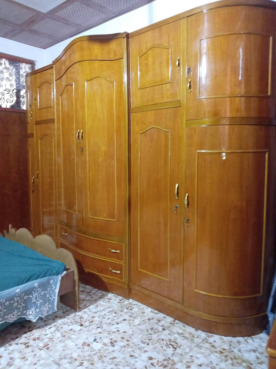 مكلف بلنشر غرفه تسكام نجاره صاج داخل وخارج ظهر جرجوبه غرفه تكمه اخت الجديده مكانه حله للاستفسار الاتصال بلرقم ***********
