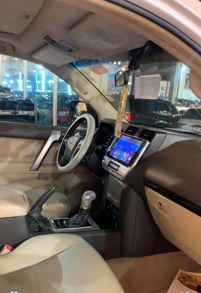 برادو موديل ٢٠٢١
فول مواصفات xlt
كشن جلدفتحة ثلاجة
بصمة
شركة جيهان
بدون صبغ مكفول من كلشي
ماشي ٧٢ ألف 
السعر ٤ شدة و بي مجال بسيط ￼
***********واتس أب بي
