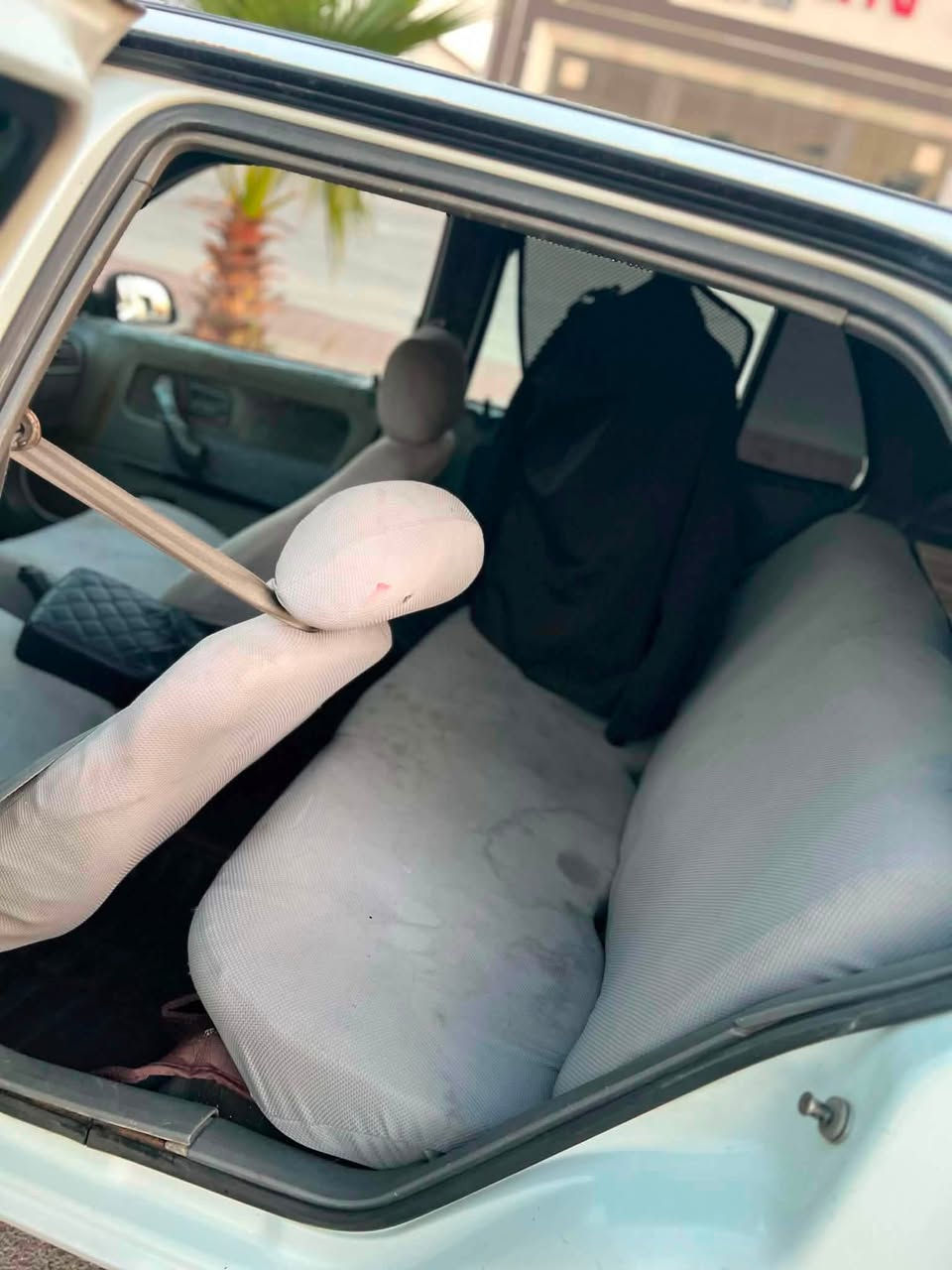 سياره رينو موديل91مكينه وكير شرط شرط الوكاله والتحويل سعر 12وبيها مجال***********
