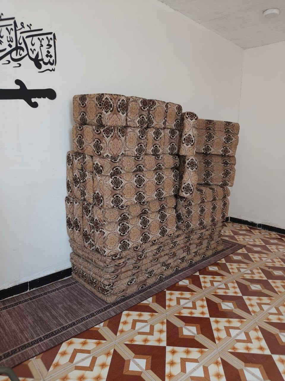 دوان نضيف للبيع 16 متر 350 وبي مجال بسيط السكك عنوانه
***********
