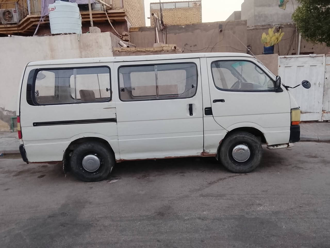 هايسه تيوته موديل ٩٦مكينه ٢٥٠٠ فيفتي 
كير ومكينه مكفولات راعيه موجود 
سعر ٣٨ وبيه مجال ***********
