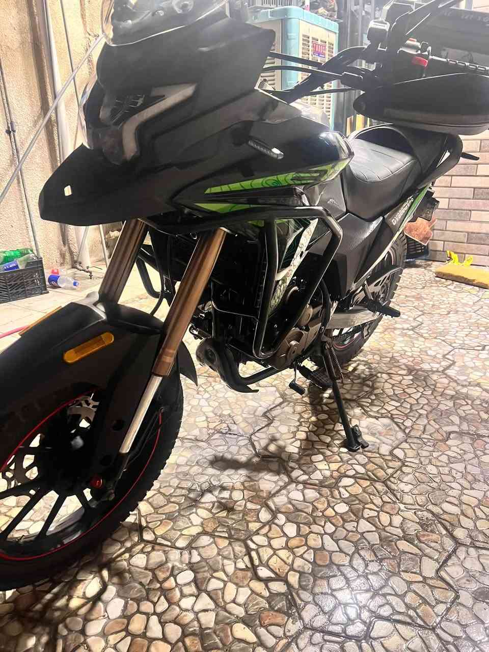 سلام عليكم شباب دراجة دايوان محرك 300cc
الدراجة جديدة بحالة الوكالة ماشيه 9000 وقابل لزيادة دراجة مامشتغل بيها استخدام شخصي مديل 2025 ويل كب نازلة 2026بشهر 6 صارلها 3 اشهر بشارع مكاني بغداد الدورة الرقم *********** موجود واتساب 
شباب جماعت التلاثه لحد يطبلي ويتعب نفسه ويتعبني حبايب 
تحويل ثاني يوم رقم اربيل 
السعر 3250 الف عراقي
