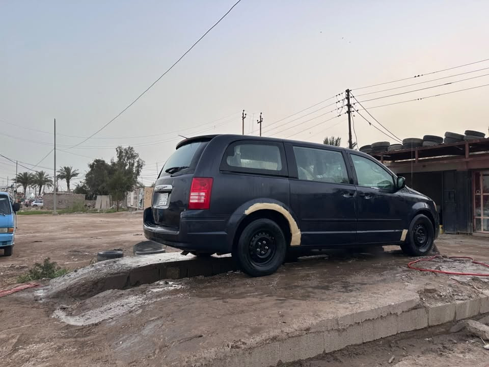 السلام عليكم
للبيع كرايسلر كرفان 2008 
باسمي تحويل مباشر 
للاستفسار *********** ☎️
