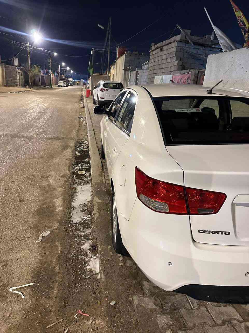 سيراتو 13 خليجي مكفولة من صبغ والضربه بيها بارد بسيط فول مواصفات عدا الفتحه سياره جاهزه من كلشي رقم بصره تحويل ثاني يوم مكينه وكير بالكارتون تبريدمنضومه جديده السعر 93وبيها مجال بسيط ***********
