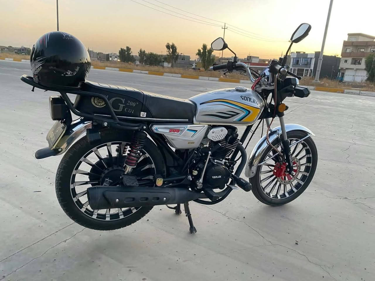 ماطور سونلك موديل 25 محرك 200 محرك اسود شلعه و معدل فول مواصفات فول السعر 850 وبي مجال 
مكلف بل نشر رقم صاحب الدراجه ‏‪***********‬‏
مكان الدراجه حي العسكري

