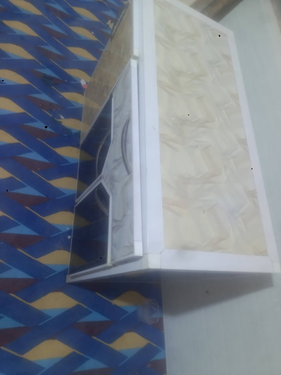 كاونتر • نظيف • بدون سنك