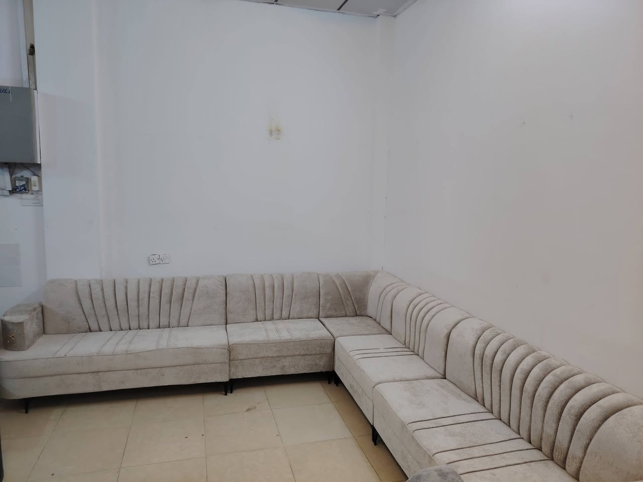 معرض النعيمي للاثاث الجديد والمستخدم الفرع الثاني العنوان📍 تكريت القادسيه شارع الكراج مقابل مجمع فارس قرب الأقسام الدخليه وسط الشارع 
تم وصول وجبه من الدواوين الجديد 10مقعد 7متر بسعر 350 الف فقط الاستفسار الاتصال ع الرقم ***********
