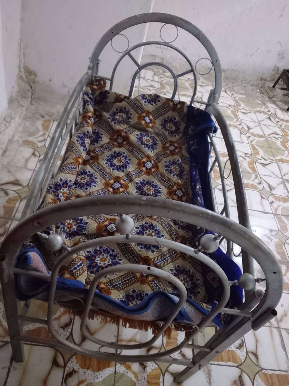 سلام عليكم جربايه اطفال للبيع سعر 30وبيها مجال ***********
