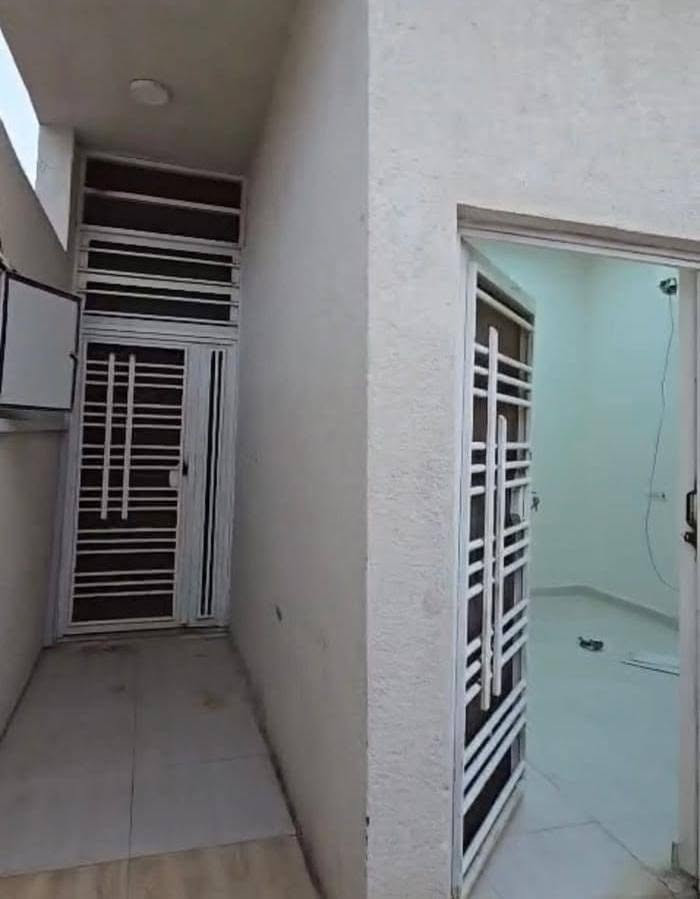 بيت طابقين للايجار ابو الخصيب عويسيان شارع صقر يحتوي طابق الارضي غرفه وصاله وستقبال ومطبخ مفتوح عل صاله ويا الكاونتر وصحيات وفوك غرفه وصاله سعر 400قفل سعر نهائي ***********
