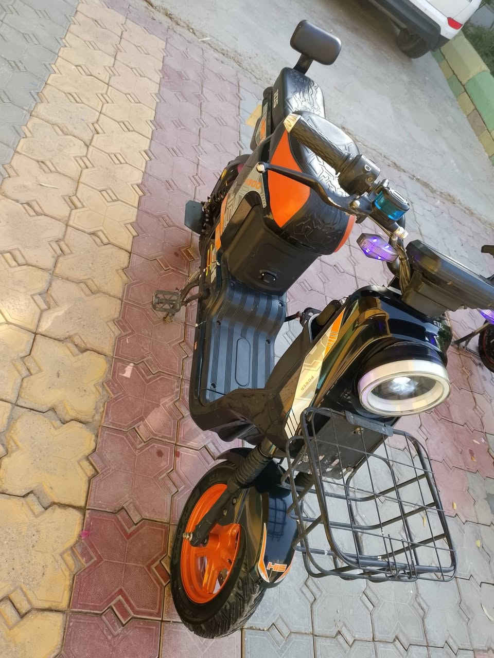 سلام عليكم باسكل شحن للبيع H900 موديل 2026 كلشي شقال ما عايزه شي بطاريات عدد 5 جدد كهربائيات كلهة شقالة لايت عالي وناصي واشاير كلها شقاله السعر 375وبي مجال المكان كربلاء الحر منطقة الجمالية قرب جامع الامام السجاد رقم الهاتف ***********
