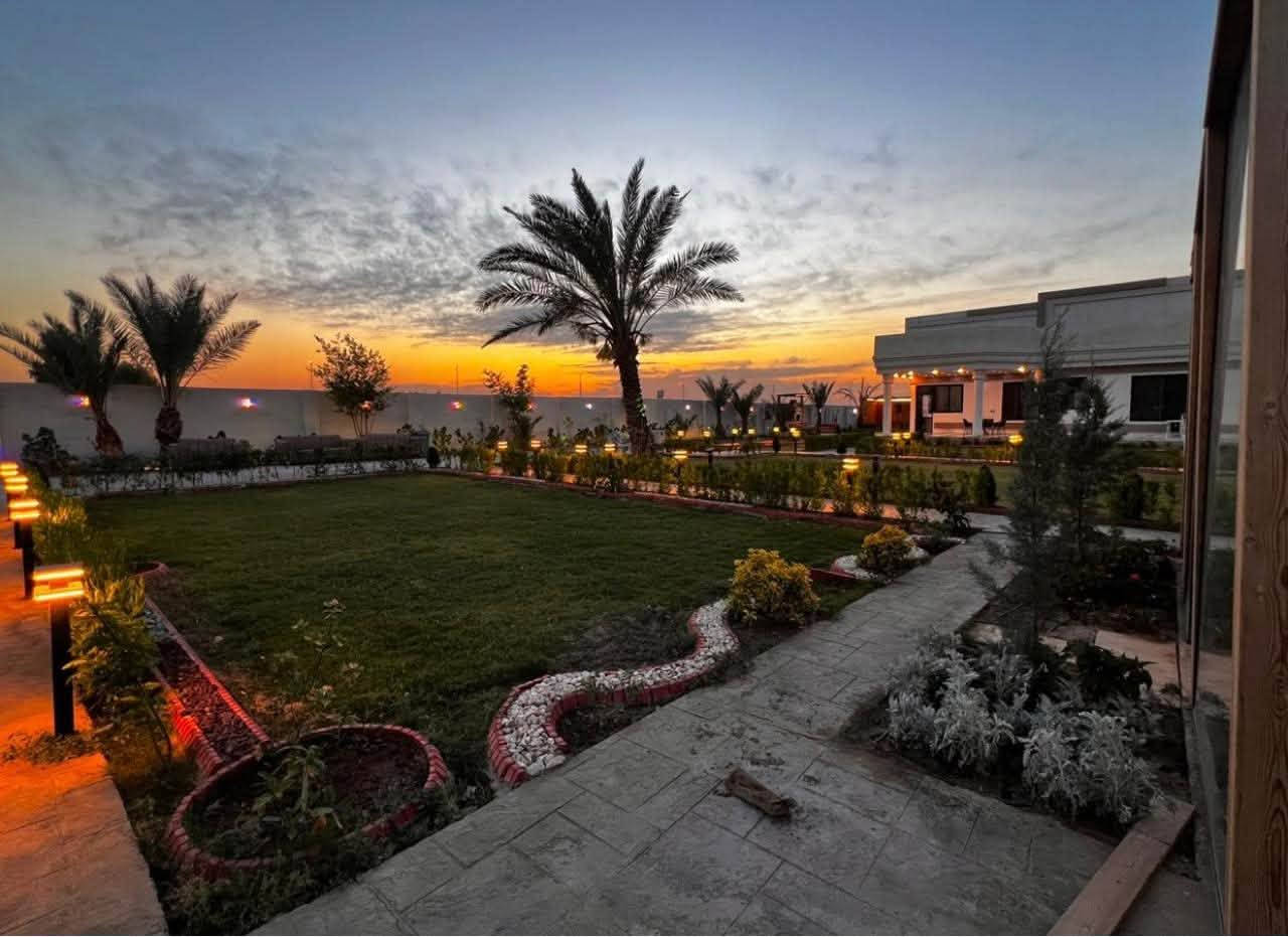 مزرعة الغزل بغداد البعيثه 🌴
للايجار اليومي والشفتات وال مبيت  والمناسبات مساحة2500م
غرف نوم 2
مطبخ
استقبل صالة
صحيات
حديقة للاستراحة كبيره
جلسات خارجية عدد2
العاب بليارد اسنوكر فيشه
العاب اطفال 
باربكيو
كراج كبير للسيارات  
مسبح داخلي 🌊🏝️
