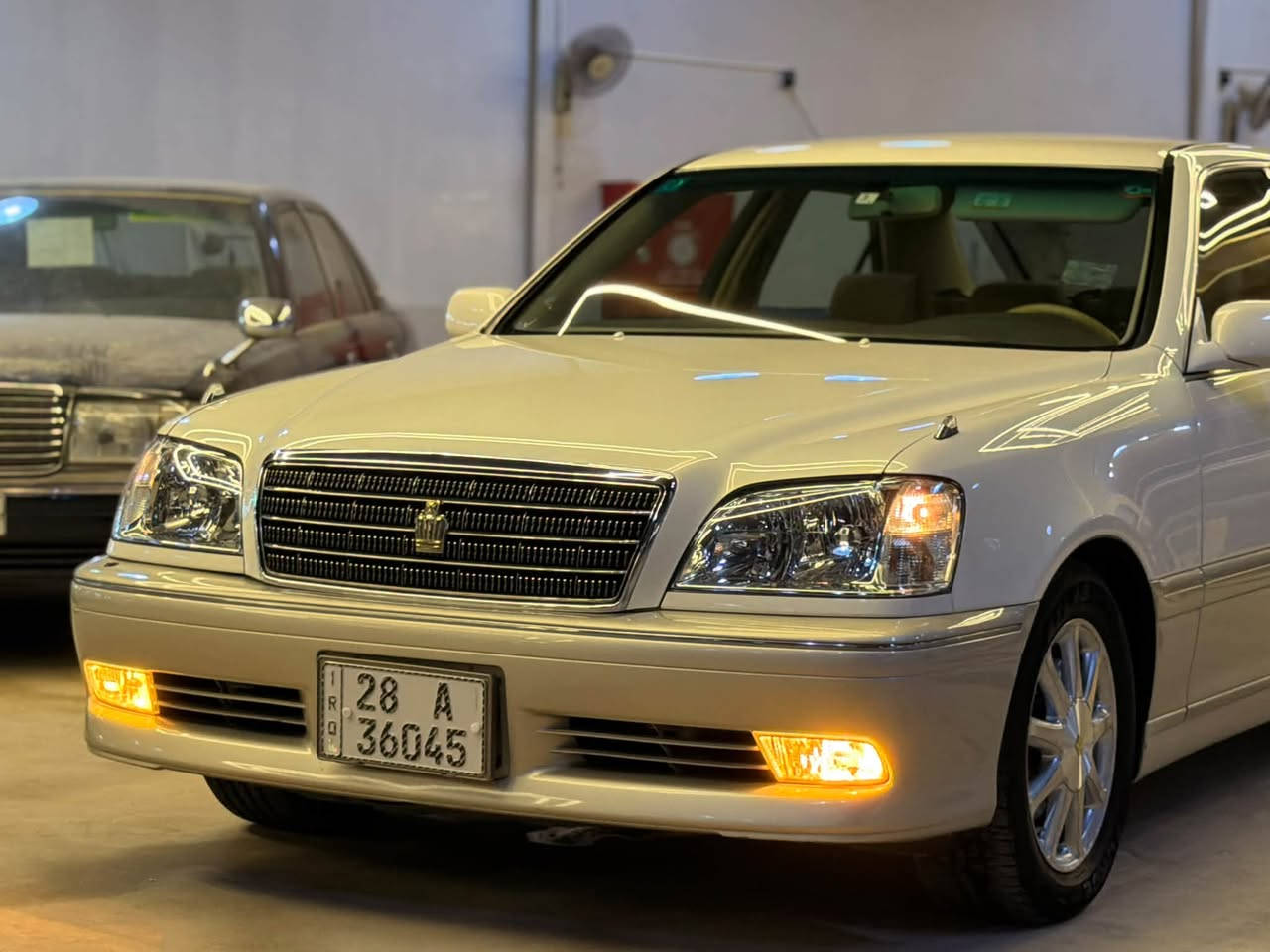 TOYOTA CROWN ROYAL SALON 👑
للبيع تويوتا كراون 2002.
اللون           ابيض محجل   😊.

❗️فقط للذواقة لليدور جديد وزيرو واصولي وكفاله عامه.

رقم نجف .  تسجيل جديد قرار. 102. شرط المداور ثاني يوم سنويه نافذه لغاية 2031  وستوها صاعده هزه جديده شرط ثاني يوم بأسم المشتري وشرط اسجلت بفترة قرار 102. 
مكفوله كفاله عامه عراق ويابان  من كص وضربه ونقل جثه وصبغ  ورسميات والاصوليات والغرامات.
المواصفات 👇.
دكم.
كرستال. خضراوي 
مكينتها ديفور الجبير 
ويل نجمه ابيضّ اصلي.
كشنات كهرباء.
برده خلفيه كهرباء اصليه.
مري كهرباء+هيتر♨️.
تبريد ثلج ❄️+سبلت متحرك.
داخل بيجي  مطعم بصاج.
شاشه كرستال ترحيب.
لايتات كرستال زنون اصل.
بگ لايتات كرستال لد.
ستيران كهربائي 
كامره خلفيه دوار.
سستم نياكل متكامل. اصلي 
تخم تاير +حداديه جديده اسفنجه.
غراض مال جنطه كامله.
والسياره ماعايزه برغي كامله على اخر حبايه.
والسياره بالواقع اجمل من الصور بهواي.📷
العنوان🏡ألنجف الأشرف.
السعر💵. 163.  وبيها مجال قليل جداً جداً.
للأستفسار 📞📲 ***********.  ليث حازم.  
رجاءً اذا ماعجبك السعر او مو شراي اعگب المنشور او تعلق تعليق حلو يدل على اخلاقك الراقيه وكلشي اكو بالسوگ.
