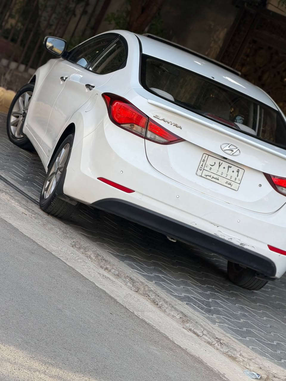 النترا 2016 خليجي 
رقم بغداد
ماشيه 160 الف حقيقي  
بيها طخة بالجاملغ خلف السائق مصبوغ والباب الخلفي ملاون فقط بدون حادث
محرك 1800 دوش لا تنقص ولا تبخير 
كير ومحرك مكفولات جدد
تبريد منظومة جديدة 
ادامة كاملة على منظومة البانزين والهواء قبل اسبوعين
مواصفات السيارة:
شاشة كبيرة  
كامرة دوارة
حساس خلفي
يدات نيكل بلادي
خمس ويل كب 
مري شفط
اشارة بالمري
تبريد قطعتين امامي وخلفي  
تحكمات ستيرن 
فتحة سقف
السعر: 122 ورقة وبيها مجال
للتواصل الاتصال على الرقم *********** بغداد, العراق
