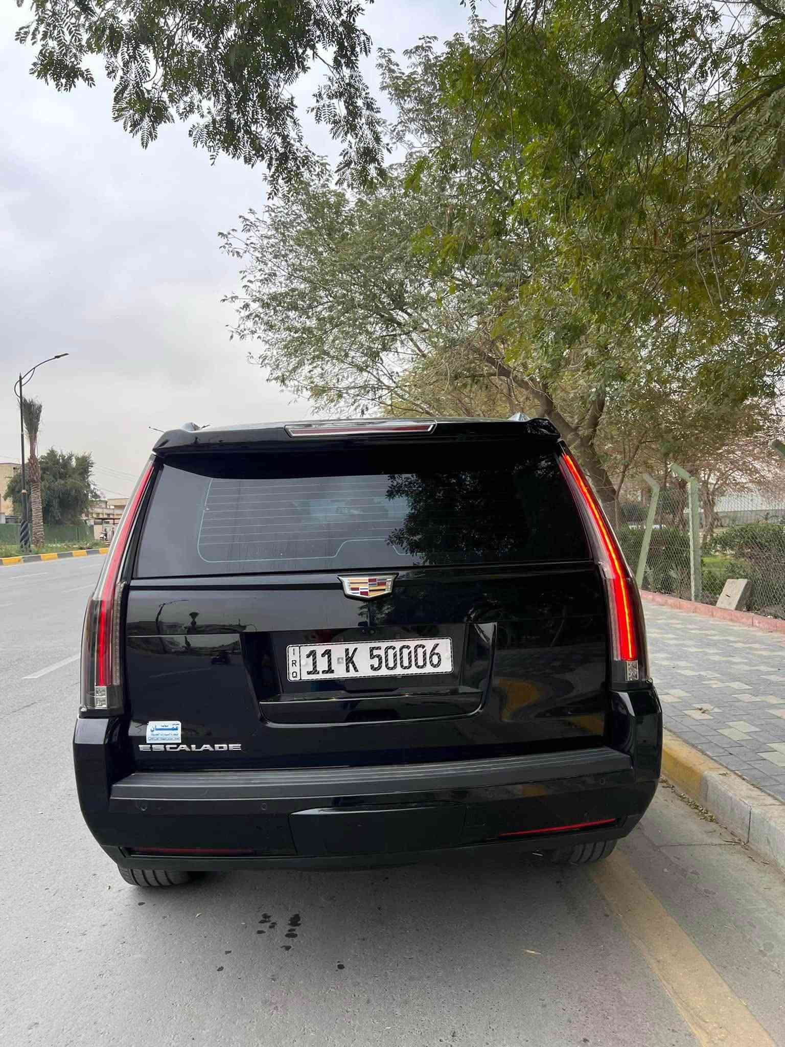كاديلاك اسكاليد 2020 بلاتينبوم بسعر خيالي
بلاك ( خـليـجـي ) ماشيه 90 الف كيلو

مكفوله من الضرر والصبغ رقم بغداد بأسمي 
رقم مميز 5006

السياره فول 1/1 

السياره فول ومعروفه للجنايه 

سيارة  نظيفة كلشي عل بلاد لوك 

باسمي السنوية بشرط تحويل ثاني يوم 

مكان السياره كربلاء

><><><><><><><><

محرك  : 8 سلندر 6.2 ‎
كير 12 نمرة
====——====———====

السيارة احلى من الصور 

====——====——=====

‏‎ 

‏‎مواصفات فــول⚜️

تشغيل عن بعد

‎سلايد

‎شاشة كبير 

‎شاشة لمس

‎ثلاجـة

نضام اصطفاف ذاتي 

نضام قياده sport

نضام قياده في الثلج 

نضام قياده اقتصادي 

‎صندوك شفط

مساج للكراسي الامامية

‎كشن جلد

‎كشن تبريد تدفئة 

‎كامـرة 360 

‎حــساس خلفي امامي

‎خمس  كامـرات5️⃣

‎شحـن موبايل 

‎كلا كشن ayepat 

‎كامـرة فـوول HD

‎يدة بصمة 

‎ ليـد دوسـة ويده باب 

‎دوسـة كهرباء

‎كامـل زينون 

‎رادار امامـي و خلفــي 

داخـل السيارة بيجي

‏‎كشـن خزن

‎كامــل سماعات بلادي

‎داتا شو 

‎مرايات الجانبـي رادار 

‎قاصــة

كشنات الخلفـي كهربائية

***********

نص مكتوب في الصور:
- 16 منشور Ali 2 أعجبني تعليق إرسال مشاركة 2 11 K 50006 1 أعجبني تعليق إرسال مشاركة
