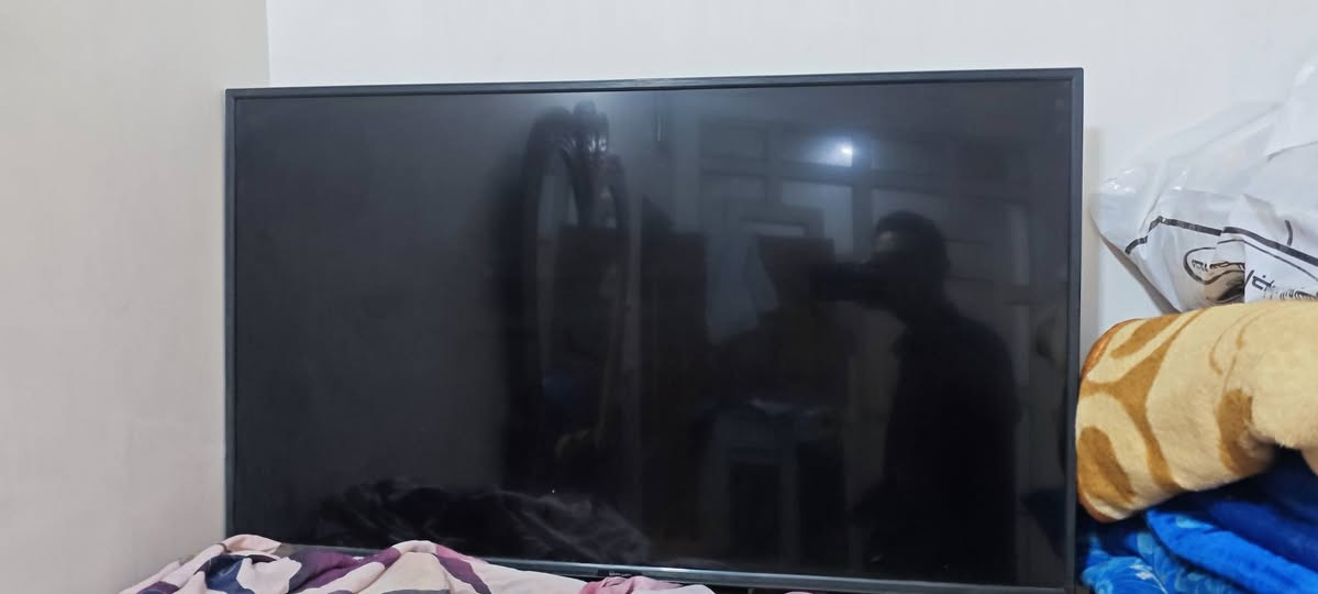 شاشه حجم كبير للبيع ممتازة النظافة فول كلش 
السعر يرجى التواصل خاص و الاتصال ع الرقم ***********

