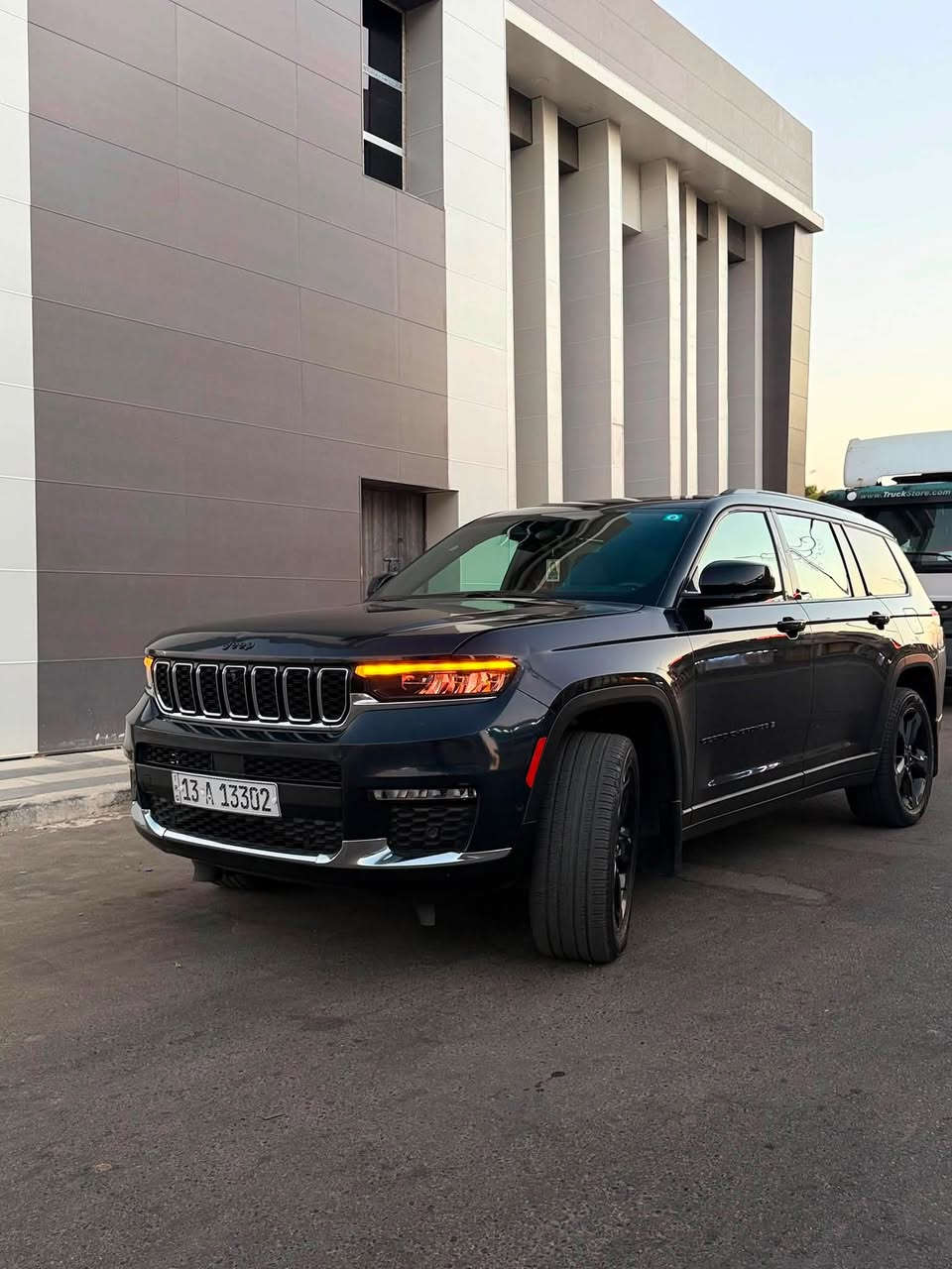 جيب جراند شروكي 2024 (امريكي) اعلى فئة 🇺🇸
الحادث.. بس بنيد فقط
     المواصفات سياره🚙
- محرك V6 سعة 3.6 لتر
- 7 الركاب VIP 
- دفع 4x4 
- مقاعد جلد امامية تبريد وتدفئه
- تدفئه المقاعد الخلفية
- تدفئه الستيرن
- شاشة كبيرة 
- شاحن وايرليس
- خمس كامرات محيطية 360
- كامرات داخلية 
- حساسات امامية وخلفية 
- انارة محيطية 
- ويل 20 انج
- صندوق خلفي كهربائي
- تشغيل عن بعد
- مقاعد امامية كهربائي 
- ذاكرة لمقعد السائق 
(سياره بيها هواي مواصفات) 
        رقم ميسان كتاب شهداء بسمي 

سعر 310$ مكان سياره ميسان 
 
(***********)
    
       ملاحظة. مراوس تاهو و جمسي موديل 2020
