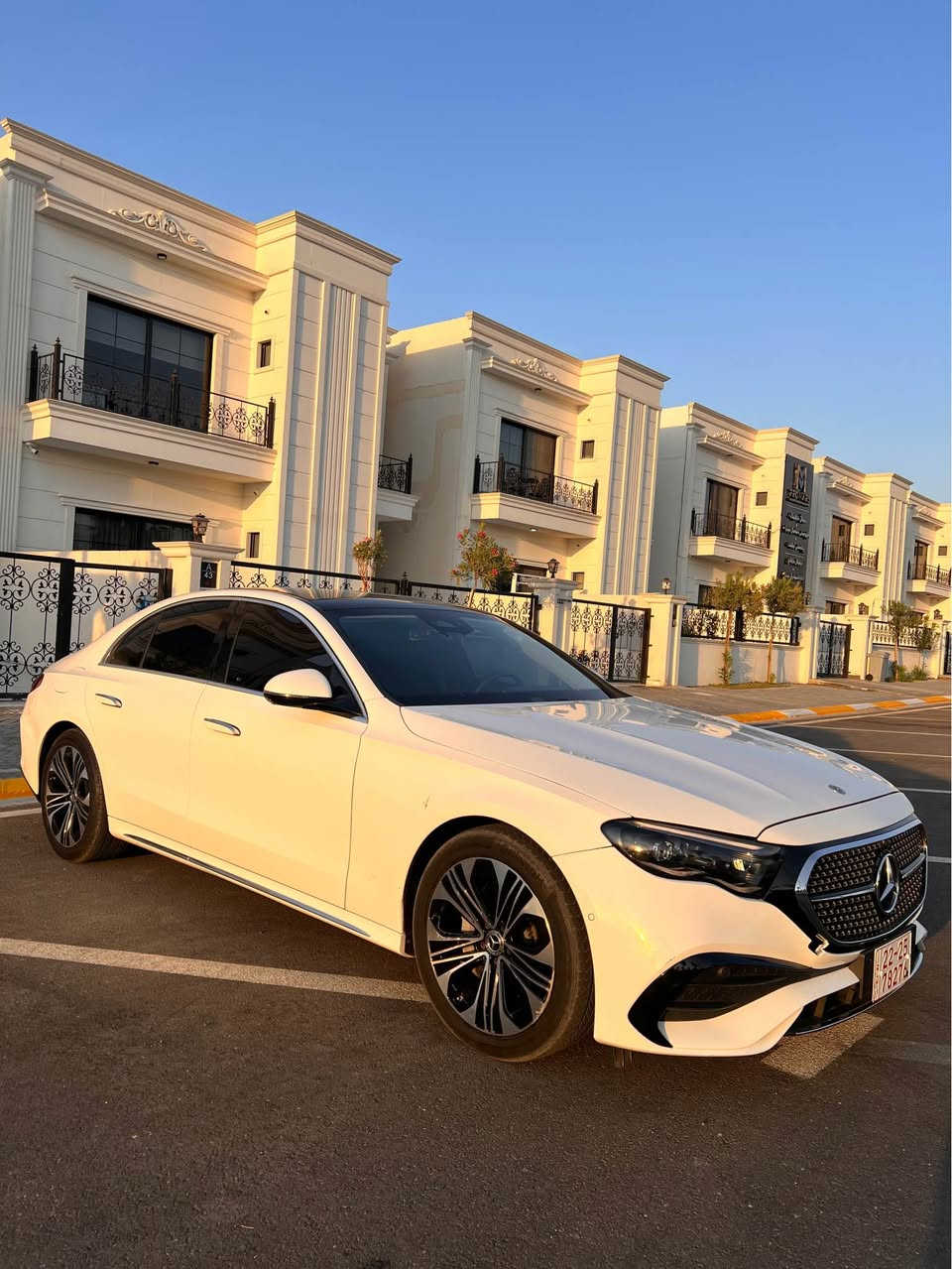 Mercedes benz 2025 E350 4Matic
سەیارەکە ٣پارچەیی پێشی بیلادی گۆراوە ئێرباگ بەس سووکانی تەقیووە رەقەم شاصیم داناوە گێر و مەکینە و کارەبایاتی بە شەرتە سەیارەکە وارد ئەمریکیە ماصفات(٣٦٠پلە رادارە + کوشین سارد و گەرم+سوکان ئیتەر+ ئاوێنە شەفت و حەساس + پانۆ راما ٢ مۆد + هتد….)فولل فوللە تەنها ٣ شاشە نیە
سەیارەکە ١ دەستە تەنها ٢١ هەزار رۆشتووە
تحویل و غەرامەی بە شەرتە 
سحری ٤٨٠ وەرەقە و مەجالەکی برایانە 
ئەگەر موشتەری تەلەفۆن بکە تکایە 
***********
*********** أربيل, العراق
