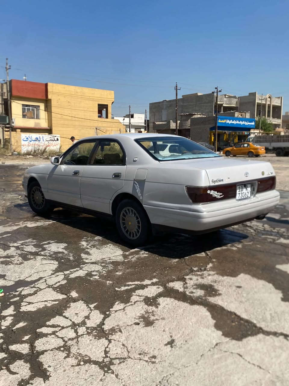 بطه للبيع موديل93 رقم نينوى جديد السياره باسمي تحويل ثاني يوم مكينه وكير شرط  دواخل جديده كهربائيات كلهه شغاله المكان موصل جانب الأيمن 

 ***********
