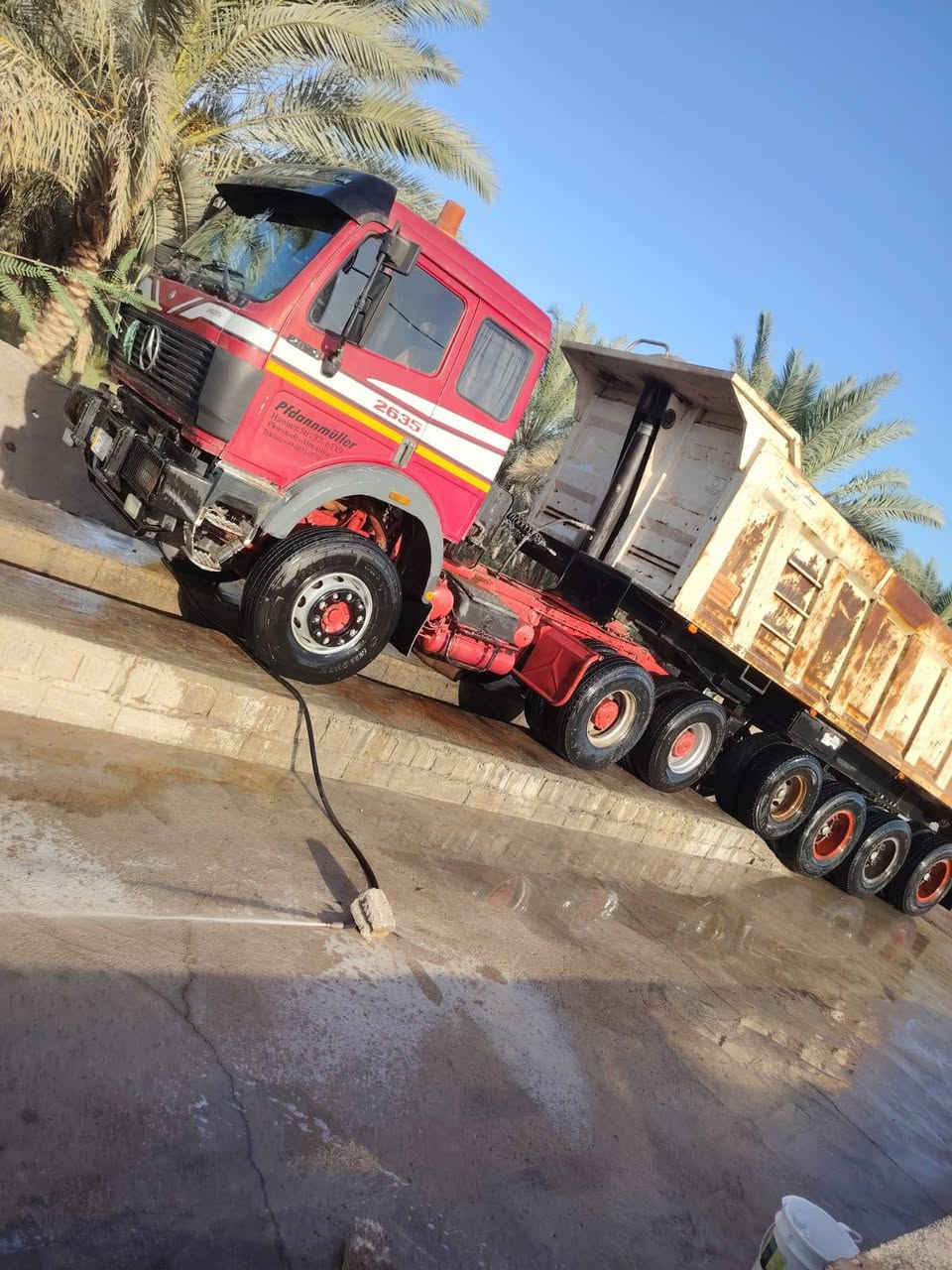 السلام عليكم سياره للبيع موديل 91 مكينه 35 كير 16 برميل مجموعه جيف رقم انكليزي بسمي 3 لوحات 
***********
