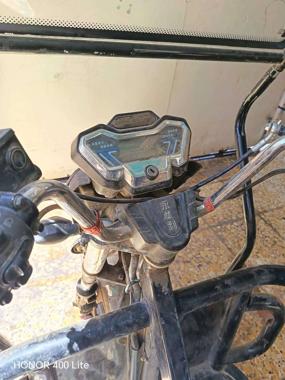 السلام عليكم مكلف بالنشر ستوته شحن للبيع بحالة ممتازة بطاريات جديدة وكما مبين بالصور قياس البدي ١١٠ سم *١٦٠ سم بالاضافة الى محجر بارتفاع متر وربع تقريبا مع جادر للإستفسار الاتصال على الرقم ***********
اتصال فقط غير متواجد على الفيس المكان الفلوجة
