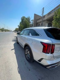 KIA SORENTO HYBRID 2033    كيا سورنتو  هايبرد 2025 المسافة المقطوعه 90...
