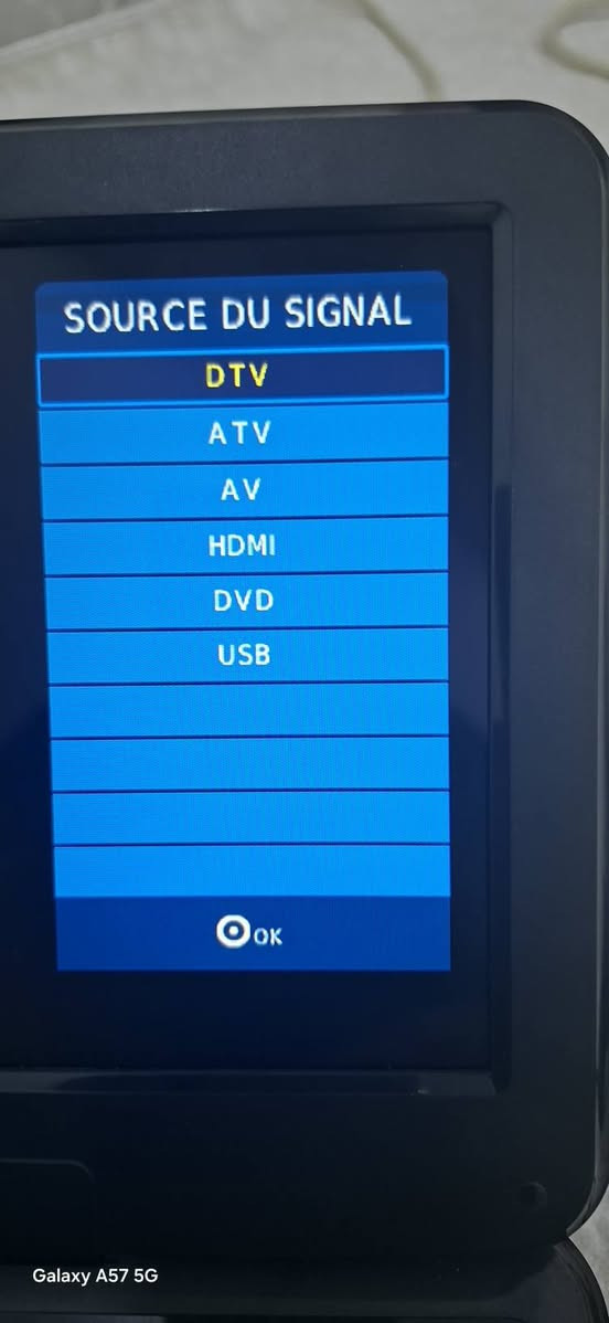 شاشه DVD وHD وارضي وغير متسخدم
السعر ٤٥ الف مع التوصيل ***********
