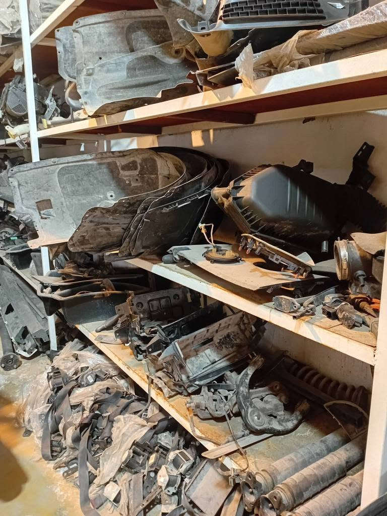 كاميرا جارجر أوباما بدون ملحقات 40 الف 
مرايا جانبية جارجر أوباما جهة سائق 35  الف 
بورد تبريد عادي جارجر أوباما 30  الف 
سبورت 40 الف 
تراك باك سبورت 75 الف
إطار شاشة جارجر 35 الف 
مرايا وسطيه فول مواصفات 25  الف
شفتات ستيرن جارجر أوباما 65 الف 
لويات جارجر أوباما جالنجر زوج 30 الف 
فيش لايت جارجر أوباما تفصيخ زوج 25 الف 
تحكم جام باب الصدر 20 الف 
تحكم جام باب خلفي 10 آلاف 
أضواء رقم زوج 25 تك 15 الف
حساس صالنصة اوكسجين 25 الف 
زوج سماعات الباين اصلي تفصيخ 25 الف
جامة  باب خلفي  20 الف امامي 25  تفصيخ اصلي 
زراكات زوج 20 الف 
جكات بنيد زوج 20 الف 
ماطور بوابات تبريد داخل دشبول 20 الف 
ماطور ماسحات مع الاذرع 40 الف 
دبة زراكات فارغة 20 الف 
عرض لمدة محدودة.....
عندي اهواي أغراض علق أو راسلني واتساب وابشر 
*********** بغداد, العراق
