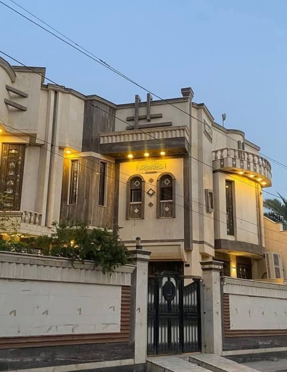 دار للبيع 306متر ركن الإدارة المحلية خلف البهو بناء حديث للاستفسار مراسلة الصفحة أو الإتصال ***********
